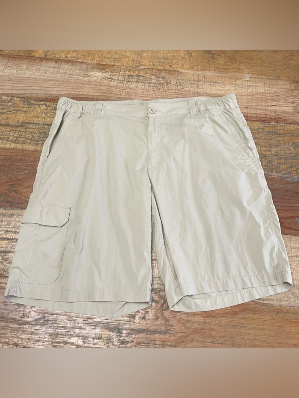 Columbia Omni-Shade Sun Protection Cargo Shorts 11” Men’s 42 khaki tan